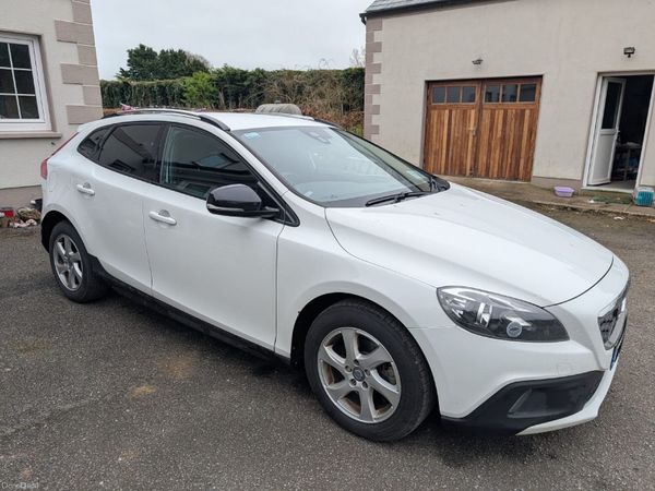 Volvo V40 Hatchback, Diesel, 2015, White