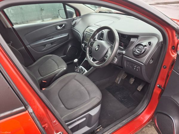 Renault Captur Hatchback, Diesel, 2019, Red