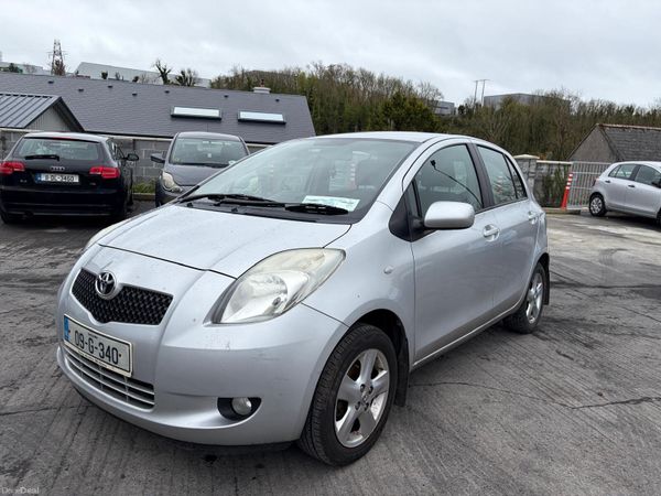 Toyota Yaris Hatchback, Petrol, 2009, Silver