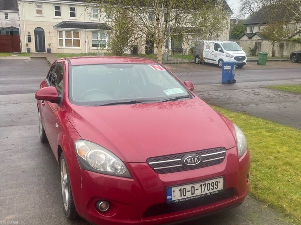 Kia Ceed Hatchback, Diesel, 2010, Red