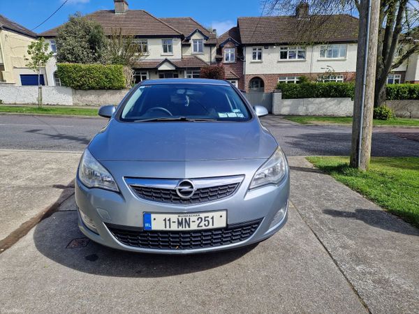 Opel Astra Hatchback, Diesel, 2011, Silver