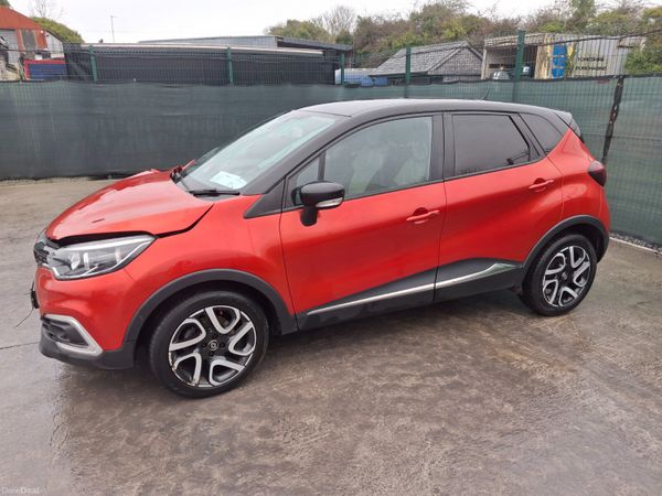 Renault Captur Hatchback, Diesel, 2019, Red