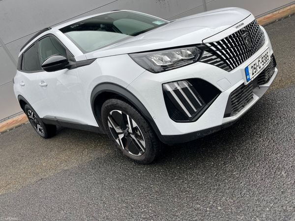 Peugeot 2008 MPV, Petrol, 2025, White