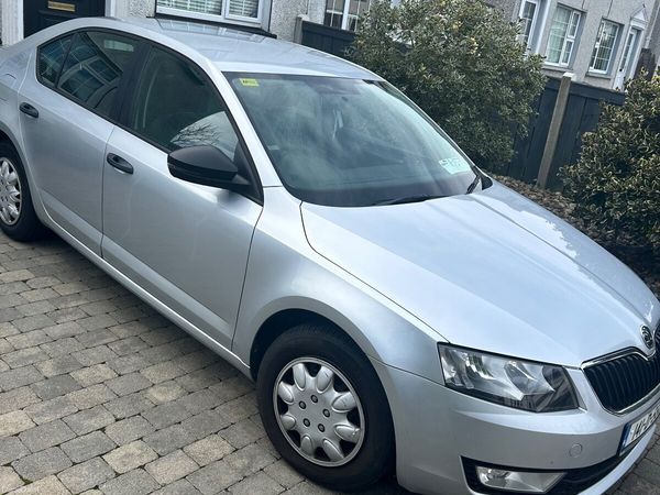 Skoda Octavia Saloon, Petrol, 2014, Silver
