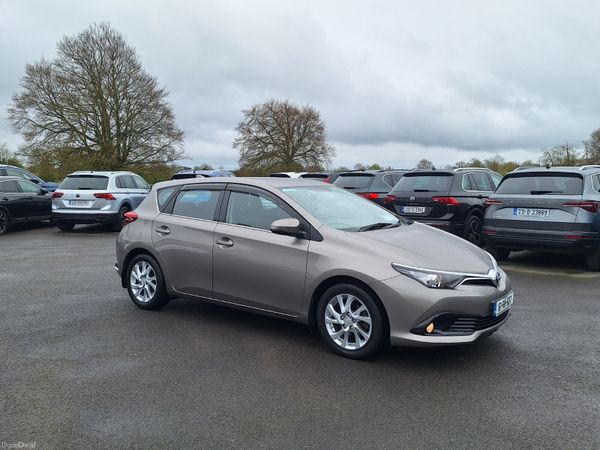 Toyota Auris Hatchback, Diesel, 2016, Bronze