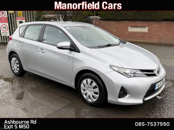 Toyota Auris Hatchback, Petrol, 2014, Silver