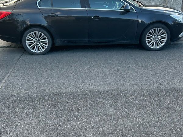 Vauxhall Insignia Hatchback, Diesel, 2013, Black