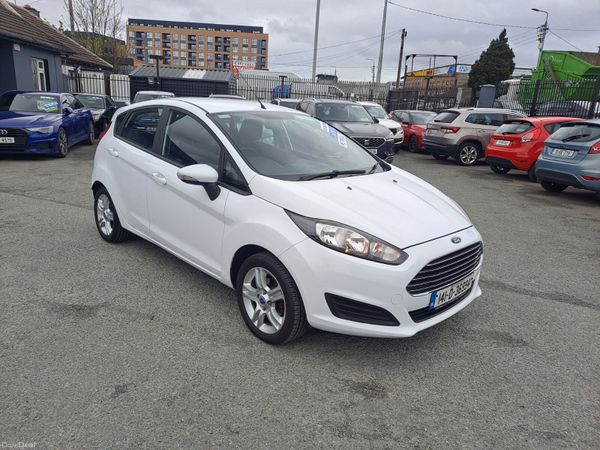 Ford Fiesta Hatchback, Petrol, 2014, White