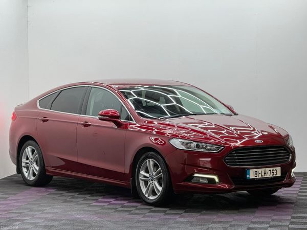Ford Mondeo Hatchback, Diesel, 2019, Red