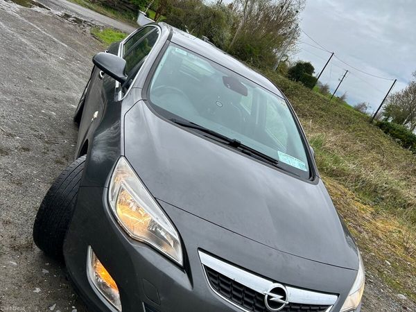 Opel Astra Hatchback, Diesel, 2011, Grey