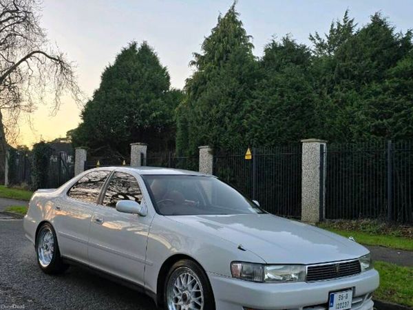 Toyota Cresta Saloon, Petrol, 1995, White