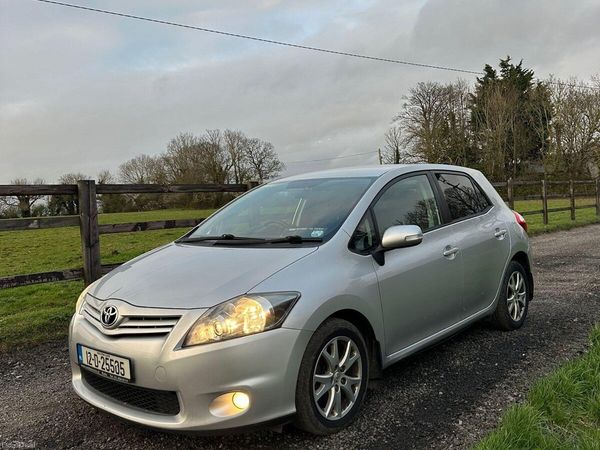 Toyota Auris Hatchback, Diesel, 2012, Silver