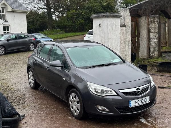 Opel Astra Hatchback, Diesel, 2011, Grey