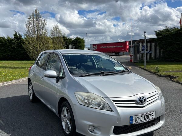 Toyota Auris Hatchback, Petrol, 2010, Silver