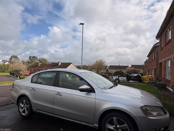 Volkswagen Passat Saloon, Diesel, 2012, Silver