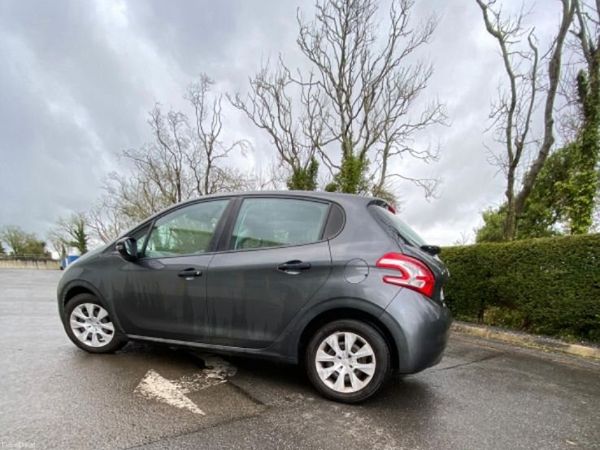Peugeot 208 Hatchback, Petrol, 2014, Grey
