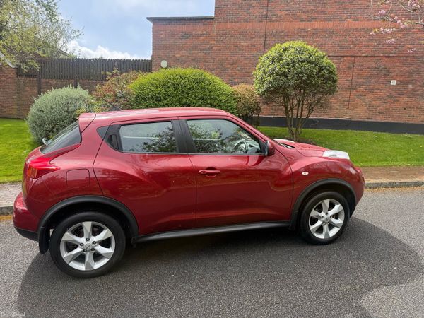 Nissan Juke SUV, Petrol, 2013, Red