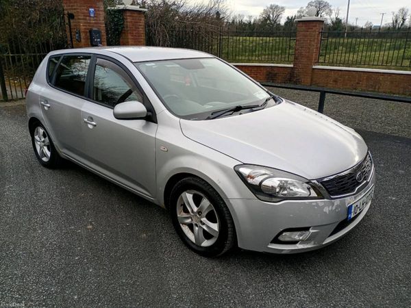 Kia Ceed Hatchback, Diesel, 2010, Silver