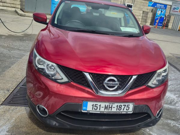 Nissan Qashqai Hatchback, Diesel, 2015, Red