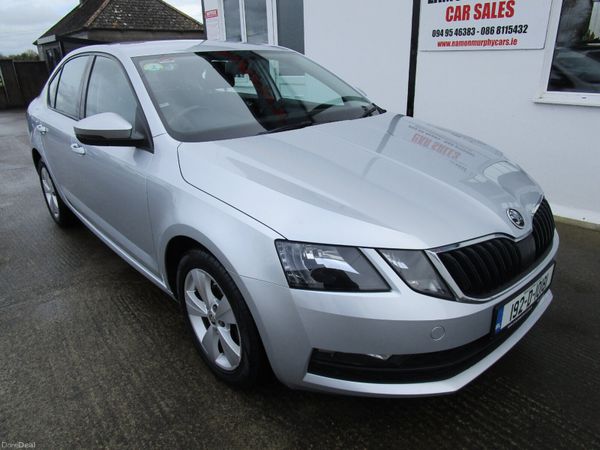 Skoda Octavia Saloon, Diesel, 2019, Grey
