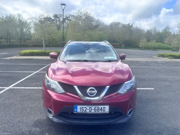 Nissan Qashqai Hatchback, Petrol, 2015, Red