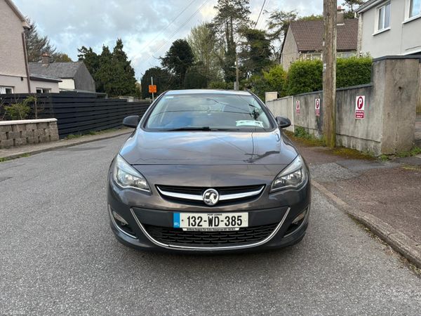 Vauxhall Astra Hatchback, Petrol, 2013, Grey
