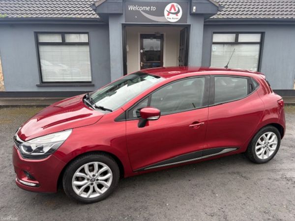 Renault Clio Hatchback, Petrol, 2017, Red