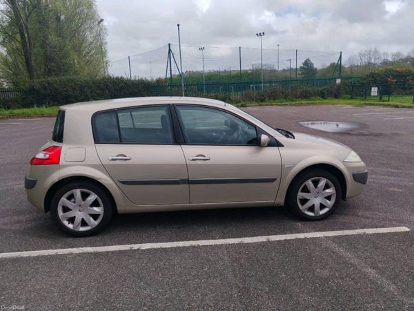 Renault Megane Hatchback, Petrol, 2007, Gold