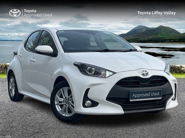 Toyota Yaris Hatchback, Petrol Hybrid, 2023, White