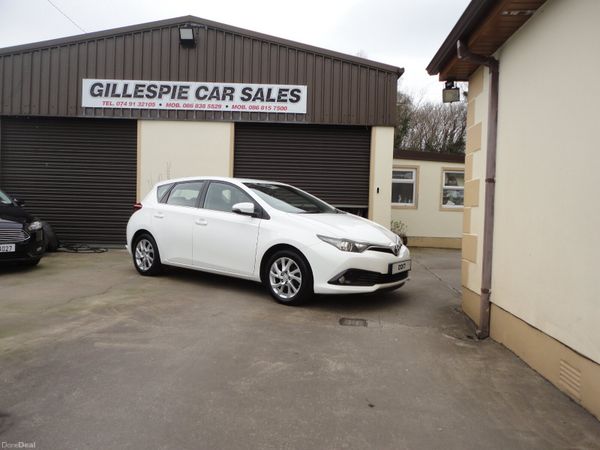 Toyota Auris Hatchback, Petrol, 2017, White