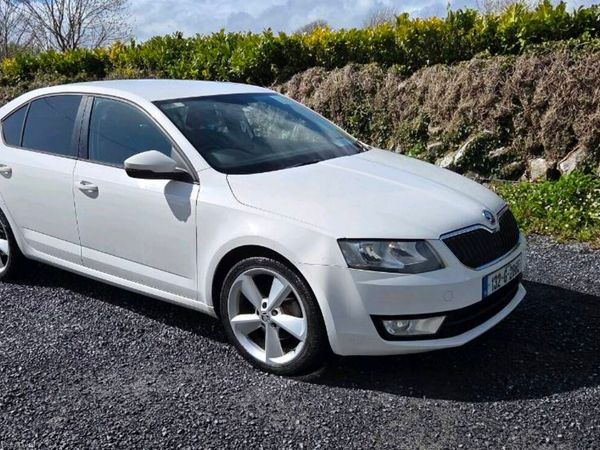 Skoda Octavia Hatchback, Diesel, 2013, White