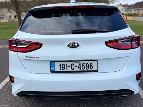 Kia Ceed Hatchback, Petrol, 2019, White