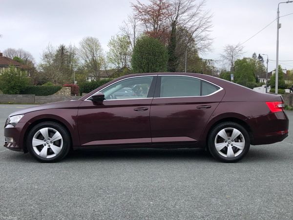 Skoda Superb Hatchback, Diesel, 2015, Red