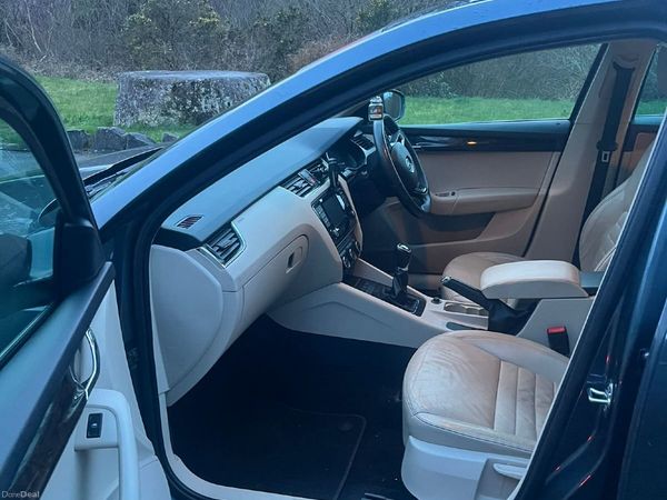 Skoda Octavia Estate, Petrol, 2015, Grey