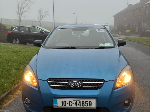 Kia Ceed Hatchback, Petrol, 2010, Blue