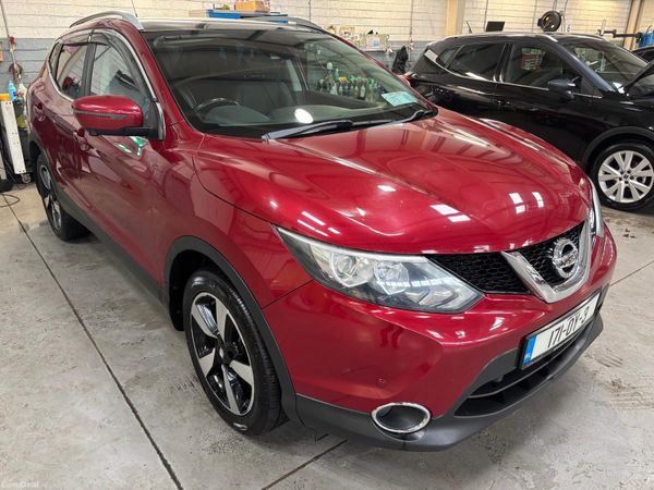 Nissan Qashqai SUV, Diesel, 2017, Red