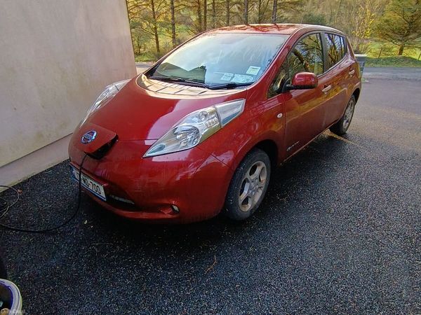 Nissan Leaf Hatchback, Electric, 2017, Red