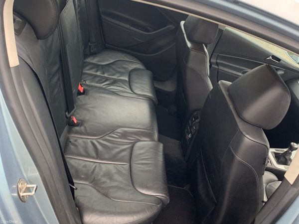 Volkswagen Passat Saloon, Diesel, 2008, Blue