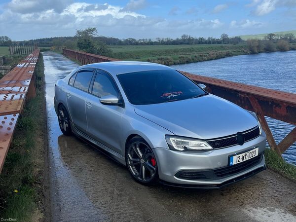 Volkswagen Jetta Saloon, Diesel, 2012, Silver