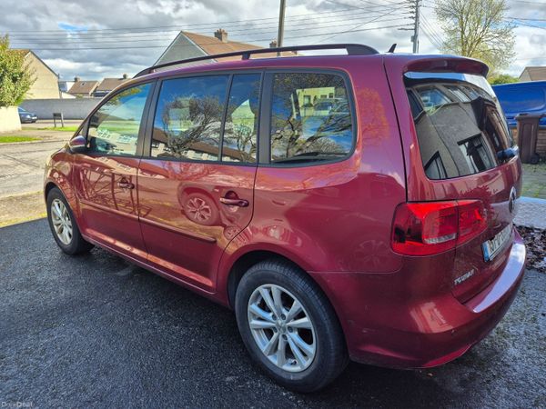 Volkswagen Touran MPV, Petrol, 2015, Red