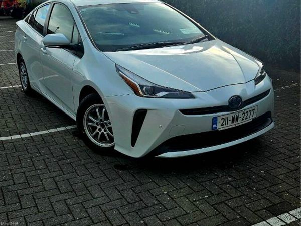 Toyota Prius Hatchback, Petrol Hybrid, 2021, White