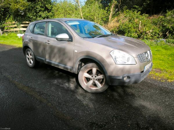 Nissan Qashqai Hatchback, Diesel, 2010, Beige