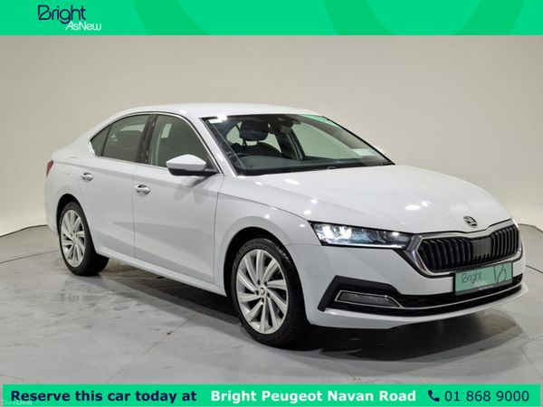 Skoda Octavia Hatchback, Petrol, 2021, White