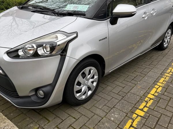 Toyota Sienta MPV, Petrol Hybrid, 2016, Silver