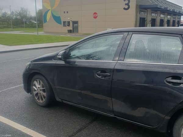 Toyota Auris Hatchback, Petrol, 2014, Black