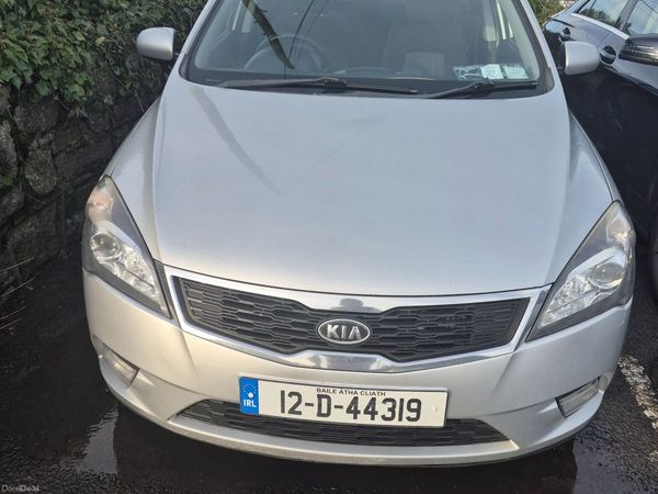 Kia Ceed Hatchback, Diesel, 2012, Silver