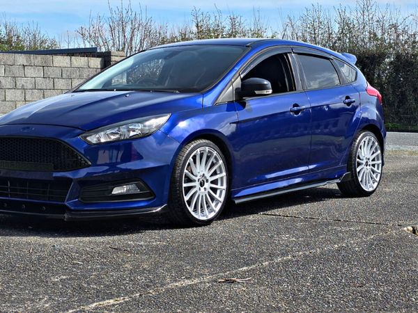 Ford Focus Hatchback, Diesel, 2015, Blue