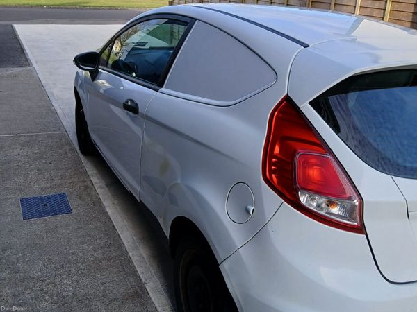 Ford Fiesta Hatchback, Diesel, 2013, White