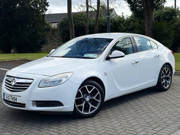 Vauxhall Insignia Hatchback, Diesel, 2011, White