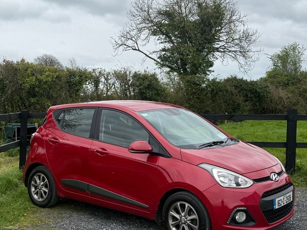Hyundai i10 Hatchback, Petrol, 2016, Red